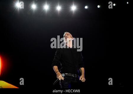 Strasbourg, France. 18Th Oct, 2016. Eros Ramazzotti effectue live au Mediolanum Forum © Roberto Finizio/ Alamy Live News Banque D'Images