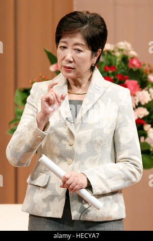 Tokyo, Japon. 18Th Oct, 2016. Gouverneur de Tokyo, Yuriko Koike parle à l'auditoire au cours de l'une à l'événement Forum de Tokyo Tokyo le 20 décembre 2016, Tokyo Japon. Koike et d'autres dirigeantes et les célébrités ont discuté du rôle des, et les défis auxquels font face les femmes dans la société. © Rodrigo Reyes Marin/AFLO/Alamy Live News Banque D'Images