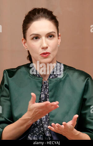 Tokyo, Japon. 18Th Oct, 2016. Risa Stegmayer modèle parle à l'auditoire au cours de l'une à l'événement Forum de Tokyo Tokyo le 20 décembre 2016, Tokyo Japon. Gouverneur de Tokyo, Yuriko Koike et d'autres dirigeantes et les célébrités ont discuté du rôle des, et les défis auxquels font face les femmes dans la société. © Rodrigo Reyes Marin/AFLO/Alamy Live News Banque D'Images