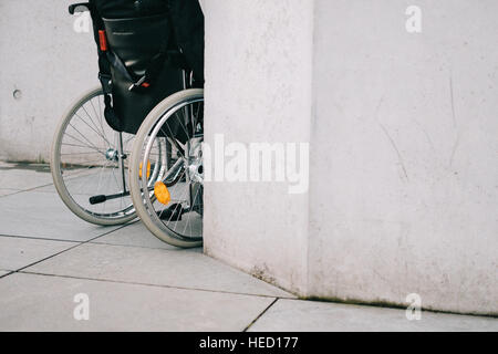 Berlin, Allemagne. 23 Nov, 2016. Image symbole du thème "La vie dans le fauteuil roulant". Berlin 24.11.2016. Photo : Photo de l'alliance/Robert Schlesinger (situation) | dans le monde d'utilisation/dpa/Alamy Live News Banque D'Images