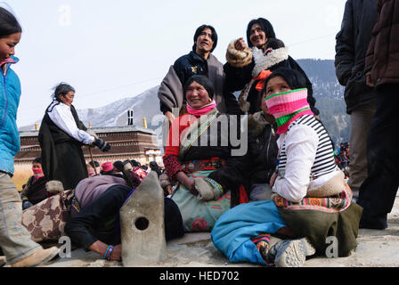 Xiahe : monastère tibétain Labrang au Festival Monlam, Tibétains, Tibet, Gansu, Chine Banque D'Images