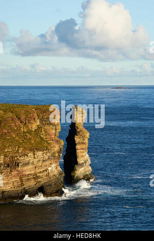 Le genou pile la mer au large de Duncansby Head, Caithness, Ecosse Banque D'Images