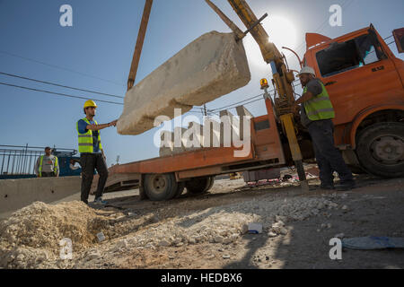 La construction urbaine de flottaison à Aqaba, Jordanie. Banque D'Images