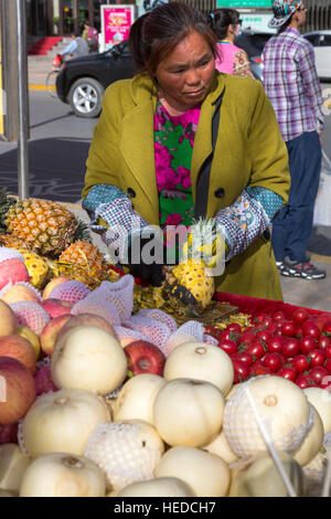 La nourriture chinoise, vendeur Tonghua Square, Yinchuan, Ningxia, Chine Banque D'Images