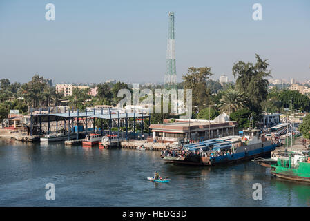 Traversée du Canal de Suez à Ismaïlia, Egypte Banque D'Images