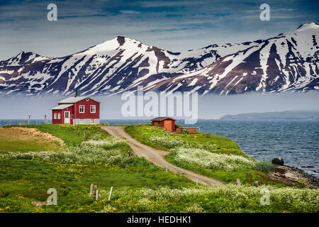 Ferme près de Latrastrond beach, par l'Islande, l'Eyjafjordur, Dalvik Banque D'Images