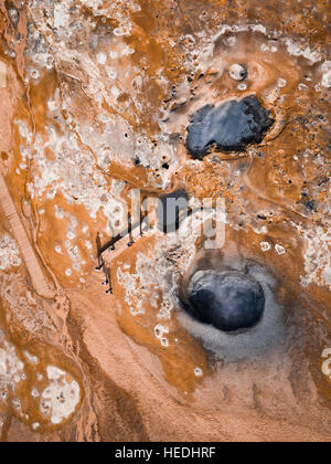 Zone géothermique Namaskard dans le Nord de l'Islande. Photographie de drones Banque D'Images