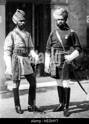 L'Inde britannique deux officiers du 1er lanciers de Madras en 1893 Banque D'Images