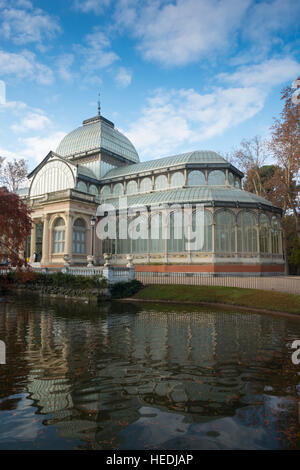 Le palais de cristal dans le parc du Retiro en début de matinée. Madrid. L'Espagne. Banque D'Images