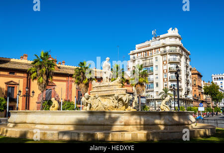 Hispalis Fontaine sur la place Puerta de Jerez à Séville, Espagne Banque D'Images