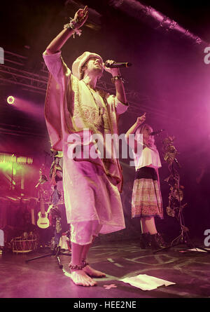 Crystal Fighters lors d''O2 Academy Liverpool : Crystal Fighters, Sebastian Pringle Où : Liverpool, Royaume-Uni Quand : 18 Nov 2016 Banque D'Images