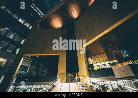 L'extérieur de la Musée de la monnaie la nuit, dans les quartiers chics de Charlotte, Caroline du Nord. Banque D'Images