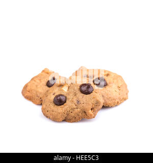 Close up chocolate chip cookie isolé sur fond blanc Banque D'Images