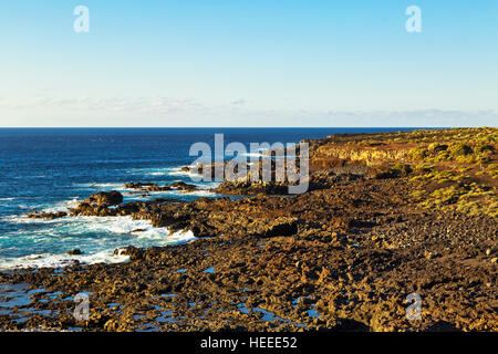 Vue sur mer et les falaises près d'un point phare de Teno.Tenerife. Îles Canaries. Espagne Banque D'Images