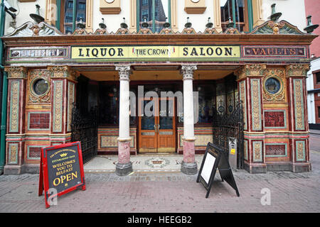 Célèbre Couronne Bar,GT,Victoria St Belfast extérieur, Irlande du Nord, RU Banque D'Images