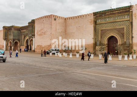 La porte Bab Mansour (1732), Meknès, Maroc Banque D'Images