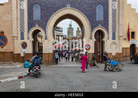 La porte Bab Bou Jeloud, Fes, Maroc Banque D'Images