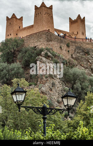 Vue du jardin de l'Ain Asserdoun à la Kasbah Ras el-Ain, Beni Mellal, Maroc, Riad Ain Asserdoun Banque D'Images