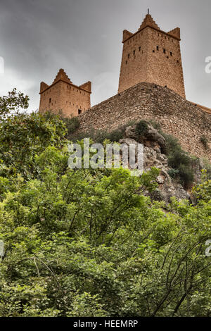 Vue du jardin de l'Ain Asserdoun à la Kasbah Ras el-Ain, Beni Mellal, Maroc, Riad Ain Asserdoun Banque D'Images