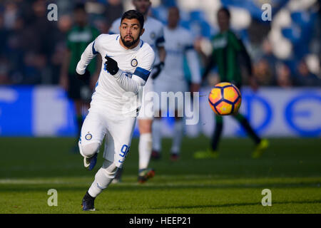 Reggio nell'Emilia, Italie. 2016, 18 décembre : Gabriel Barbosa de l'Internazionale FC en action au cours de la série d'un match de football entre l'US Sassuolo et Banque D'Images