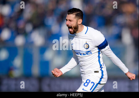 Reggio nell'Emilia, Italie. 2016, 18 décembre : Sasha Vujačić de l'Internazionale FC célèbre après avoir marqué le but gagnant lors de la Serie A footb Banque D'Images