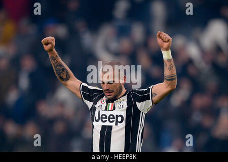 Turin, Italie. 2016, 17 décembre : Stefano Sturaro de Juventus FC célèbre à la fin de la série d'un match de football entre la Juventus et l'AS Roma. Banque D'Images