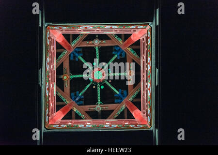 Détails de structure à l'intérieur de l'ancienne Guangyuelou Tower, Linyi, Shandong Province, China Banque D'Images