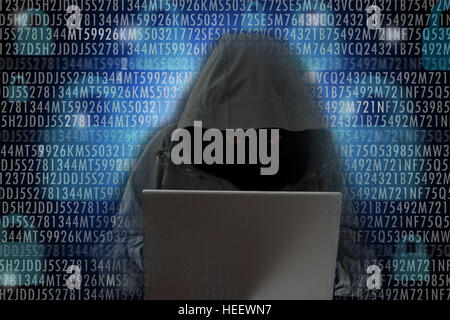 Méconnaissable hacker en avant de l'ordinateur - concept de la cybercriminalité Banque D'Images