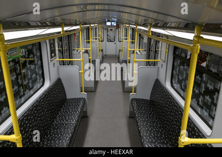 BVG vide rame de métro (U-Bahn) / train métro à Berlin, Allemagne. Banque D'Images