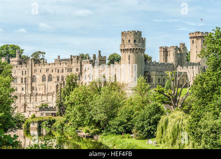 Château de Warwick à la rivière Avon, Warwickshire, Angleterre. Banque D'Images