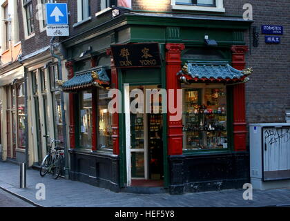 Magasin chinois 'Dun Yong' sur Zeedijk street, quartier chinois d'Amsterdam - Vieux Quartier nautique à Amsterdam, Pays-Bas. Banque D'Images
