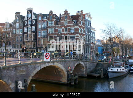 17e / 18e siècle maisons où se réunit Prinsengracht canal Brouwersgracht à Amsterdam, Pays-Bas, l'hiver 2016/17 Banque D'Images