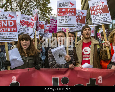 Des milliers d'étudiants à rejoindre l'Union Nationale de l'étudiant manifestation à Londres contre les frais de scolarité et les compressions dans educationNUS national étudiant protester contre les réductions de frais et avec les élèves : où : London, Royaume-Uni Quand : 19 Nov 2016 Banque D'Images