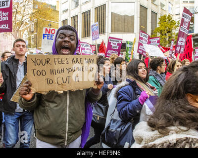 Des milliers d'étudiants à rejoindre l'Union Nationale de l'étudiant manifestation à Londres contre les frais de scolarité et les compressions dans educationNUS national étudiant protester contre les réductions de frais et avec les élèves : où : London, Royaume-Uni Quand : 19 Nov 2016 Banque D'Images