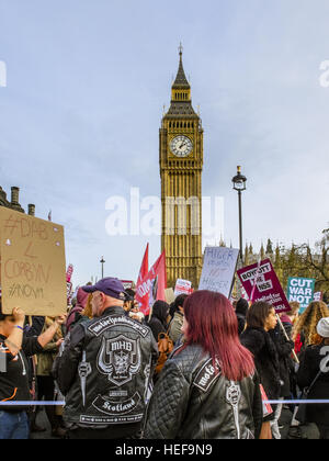 Des milliers d'étudiants à rejoindre l'Union Nationale de l'étudiant manifestation à Londres contre les frais de scolarité et les compressions dans educationNUS national étudiant protester contre les réductions de frais et avec les élèves : où : London, Royaume-Uni Quand : 19 Nov 2016 Banque D'Images