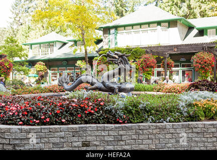 Dragon de bronze fontaine à Butchart Gardens, Brentwood Bay, British Columbia, Canada, situé près de Victoria, sur l'île de Vancouver Banque D'Images