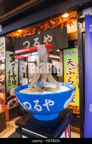 Le Japon, Honshu, Tokyo, Noodle Shop, Affichage des aliments en plastique mécanique Banque D'Images