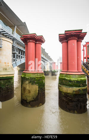 Blackfriars Bridge sur la tamise, Londres. Banque D'Images