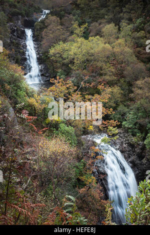 Glen Righ Cascades près de Fort William en Ecosse. Banque D'Images