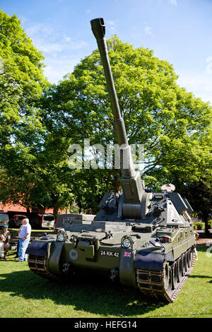 Un 14e Regiment RA COMME90 SP à l'avant, les Forces armées et les anciens combattants du Wiltshire Week-end, Trowbridge, Wiltshire, Royaume-Uni, 2015. Banque D'Images
