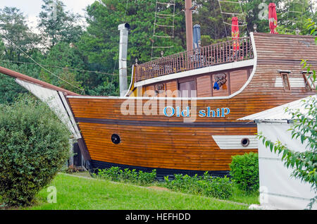 Vieux Bateau Restaurant Géorgien Géorgie Batoumi sur la mer Noire. Banque D'Images