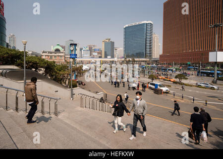 Hangang-daero scène de rue, sur le côté opposé de la gare de Séoul, Corée Banque D'Images