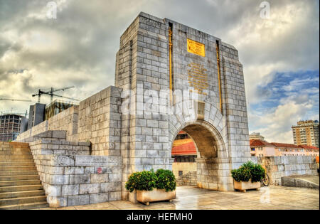 American War Memorial à Gibraltar. Construit en 1933 et incorporée dans le mur de la ville principale. Banque D'Images