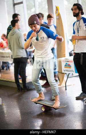 L'enseignement universitaire UK : Freshers week events à l'Université d'Aberystwyth - premier cycle sur le campus de rejoindre et social des sociétés sportives - Septembre 2016 Banque D'Images