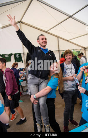 L'enseignement universitaire UK : Freshers week events à l'Université d'Aberystwyth - premier cycle sur le campus de rejoindre et social des sociétés sportives - Septembre 2016 Banque D'Images