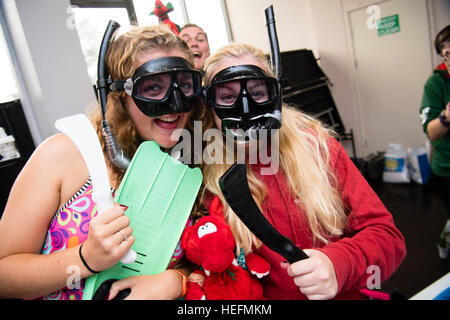 L'enseignement universitaire UK : Freshers week events à l'Université d'Aberystwyth - premier cycle sur le campus de rejoindre et social des sociétés sportives - Septembre 2016 Banque D'Images