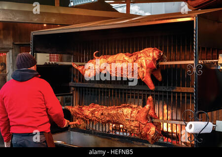 Rôti de porc au Winter Wonderland, une foire de Noël à Londres Banque D'Images