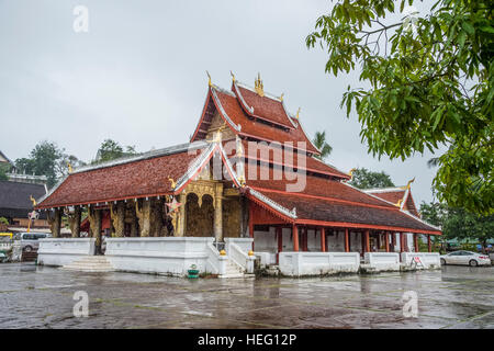 La ville de Luang Prabang temple Wat Mai Banque D'Images