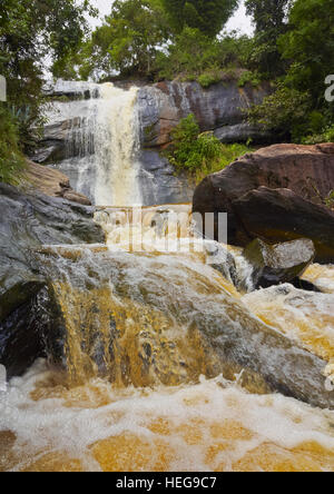 Le Brésil, l'État de Minas Gerais, Heliodora, vue sur la cascade Cachoeira do Pedrao. Banque D'Images