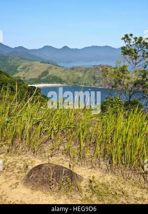 Le Brésil, l'État de Sao Paulo, l'île d'Ilhabela, augmentation de la vue de la plage à Bonete. Banque D'Images